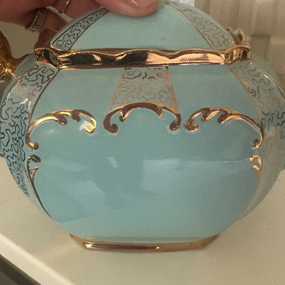 Sadler England Elegant Blue and Gold Teapot - Picture 8 of 11